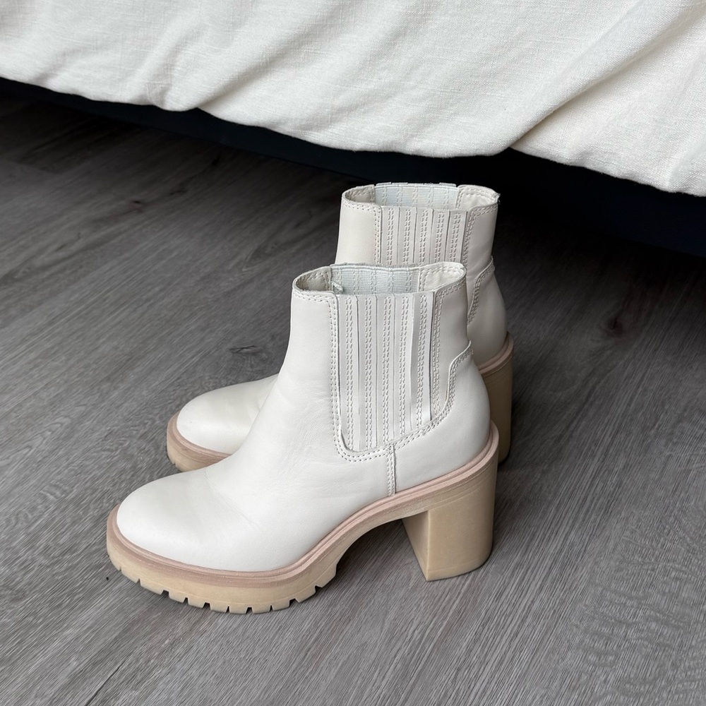 Dolce vita off white Chelsea boot
